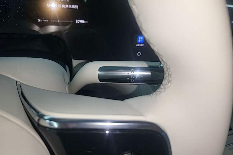 Used Hima AITO M8 2025 Extended-Range Max+ Version 53.4 kWh 6-Seater Edition Gear Lever