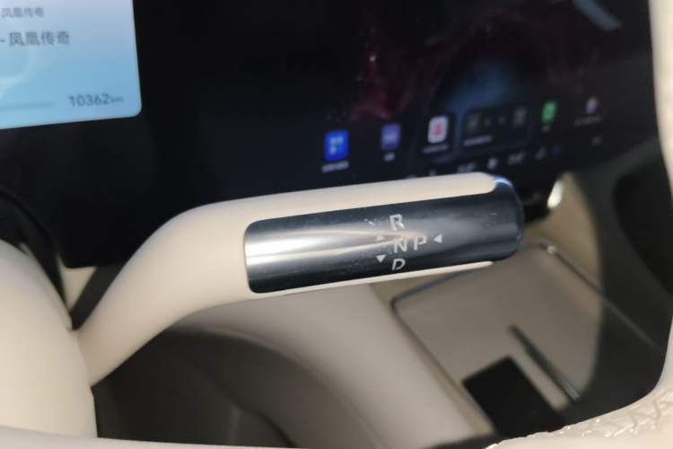 Used Hima AITO M8 2025 Extended-Range Max+ Version 53.4 kWh 5-Seater Edition Gear Lever