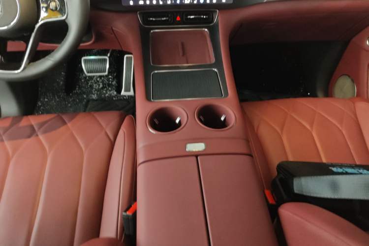Used Hima AITO M8 2025 Extended-Range Max+ Version 53.4 kWh 6-Seater Edition Gear Lever