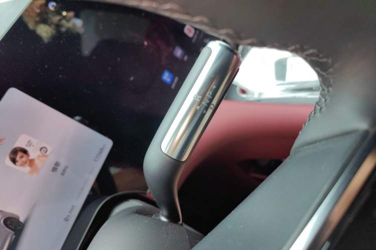 Used Hima AITO M8 2025 Extended-Range Max+ Version 53.4 kWh 6-Seater Edition Gear Lever