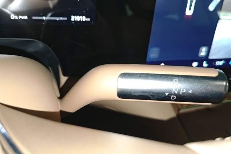 Used Hima AITO M8 2025 Extended-Range Ultra Version 53.4 kWh 6-Seater Edition Gear Lever