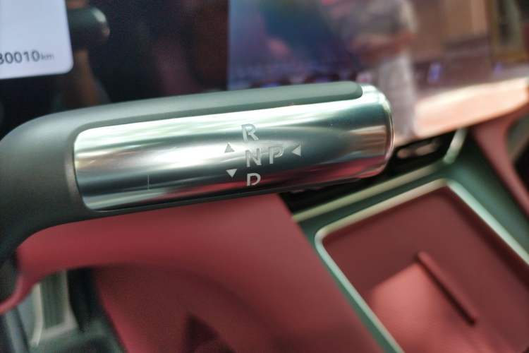 Used Hima AITO M8 2025 Extended-Range Ultra Version 53.4 kWh 5-Seater Edition Gear Lever
