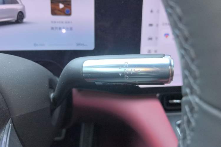 Used Hima AITO M8 2025 Extended-Range Max+ Version 53.4 kWh 6-Seater Edition Gear Lever