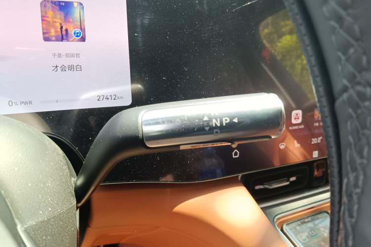 Used Hima AITO M8 2025 Extended-Range Max+ Version 53.4 kWh 6-Seater Edition Gear Lever