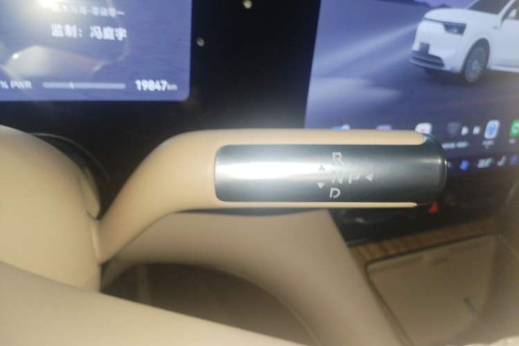 Used Hima AITO M8 2025 Extended-Range Ultra Version 53.4 kWh 6-Seater Edition Gear Lever
