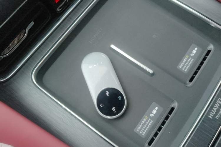 Used Hima AITO M8 2025 Extended-Range Max+ Version 53.4 kWh 5-Seater Edition Interior 1