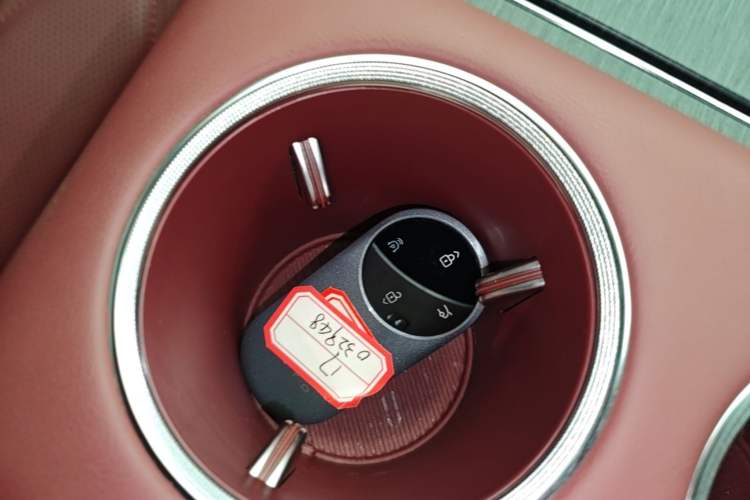 Used Hima AITO M8 2025 Extended-Range Ultra Version 53.4 kWh 6-Seater Edition Interior 1