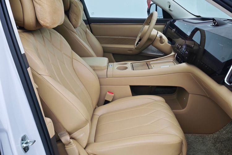 Used Hima AITO M8 2025 Extended-Range Ultra Version 53.4 kWh 6-Seater Edition Interior 10