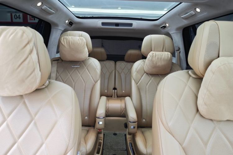 Used Hima AITO M8 2025 Extended-Range Ultra Version 53.4 kWh 6-Seater Edition Interior 12