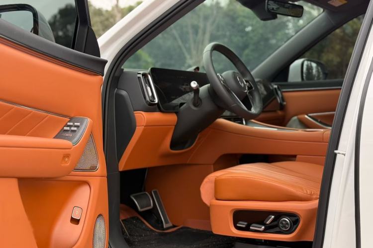 Used Hima AITO M8  Interior 2