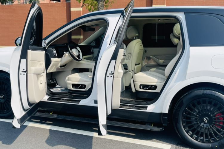 Used Hima AITO M8 2025 Extended-Range Max+ Version 53.4 kWh 6-Seater Edition Interior 2