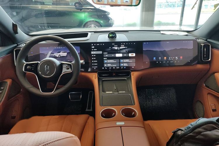 Used Hima AITO M8 2025 Extended-Range Max+ Version 53.4 kWh 6-Seater Edition Interior 2