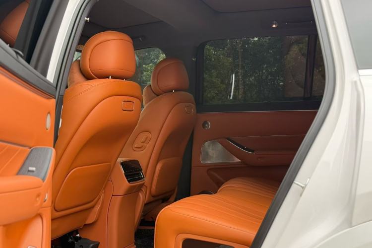 Used Hima AITO M8  Interior 3