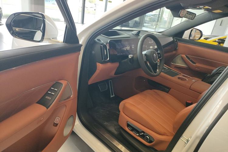 Used Hima AITO M8 2025 Extended-Range Max+ Version 53.4 kWh 6-Seater Edition Interior 3