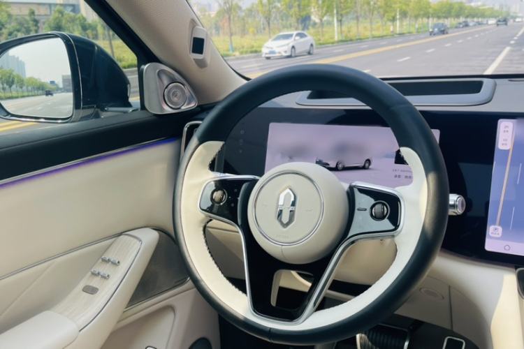 Used Hima AITO M8 2025 Extended-Range Max+ Version 53.4 kWh 6-Seater Edition Interior 5