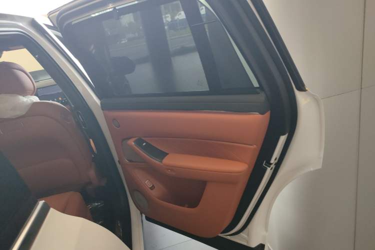 Used Hima AITO M8 2025 Extended-Range Max+ Version 53.4 kWh 6-Seater Edition Interior 6
