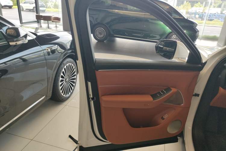 Used Hima AITO M8 2025 Extended-Range Max+ Version 53.4 kWh 6-Seater Edition Interior 7
