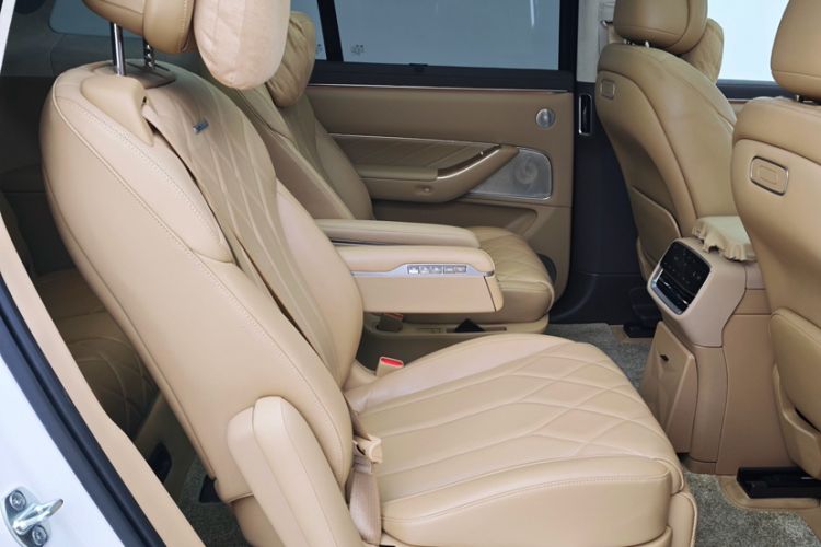 Used Hima AITO M8 2025 Extended-Range Ultra Version 53.4 kWh 6-Seater Edition Interior 8