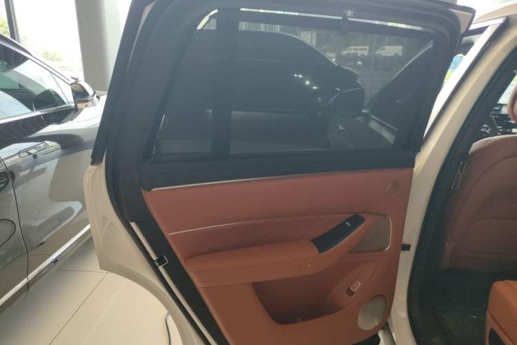Used Hima AITO M8 2025 Extended-Range Max+ Version 53.4 kWh 6-Seater Edition Interior 8