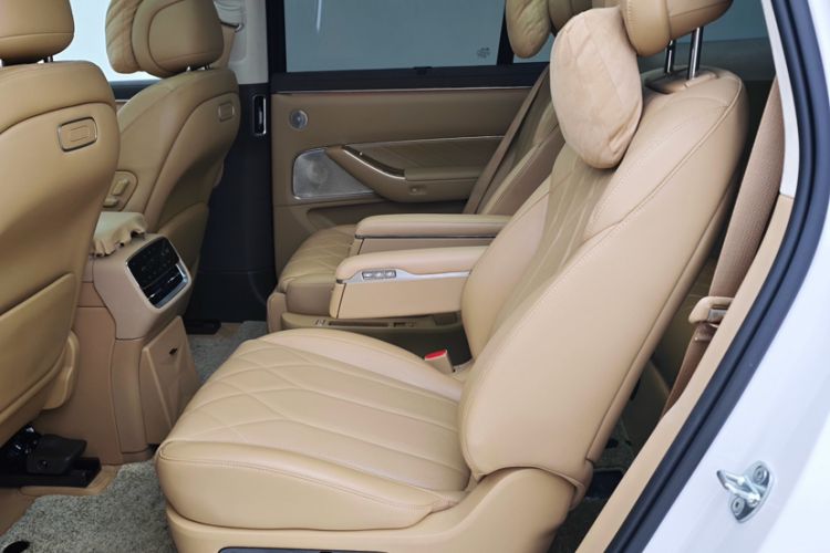 Used Hima AITO M8 2025 Extended-Range Ultra Version 53.4 kWh 6-Seater Edition Interior 9