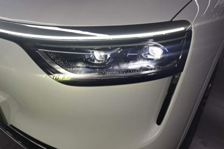 Used Hima AITO M8 2025 Extended-Range Max+ Version 53.4 kWh 5-Seater Edition Left Front Headlight
