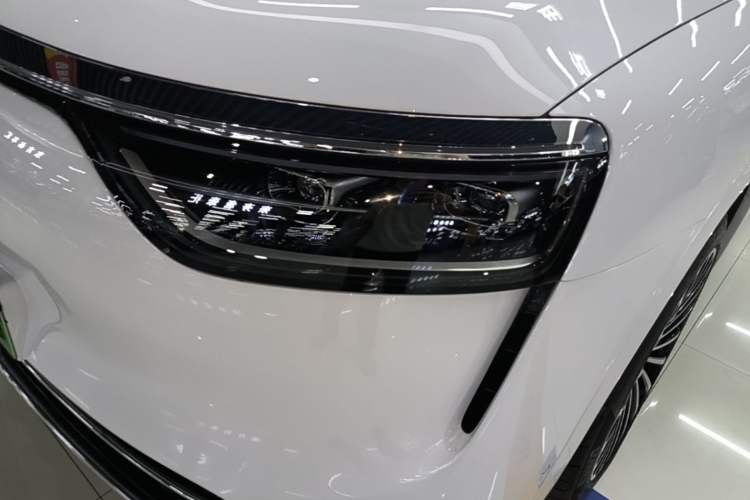 Used Hima AITO M8 2025 Extended-Range Max+ Version 53.4 kWh 6-Seater Edition Left Front Headlight