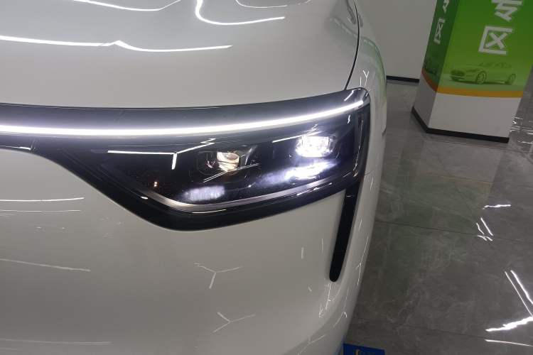 Used Hima AITO M8 2025 Extended-Range Ultra Version 53.4 kWh 5-Seater Edition Left Front Headlight