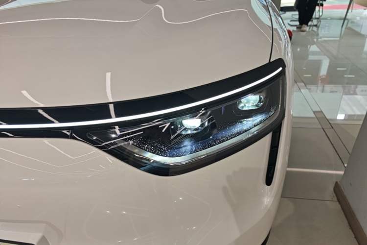 Used Hima AITO M8 2025 Extended-Range Max+ Version 53.4 kWh 6-Seater Edition Left Front Headlight