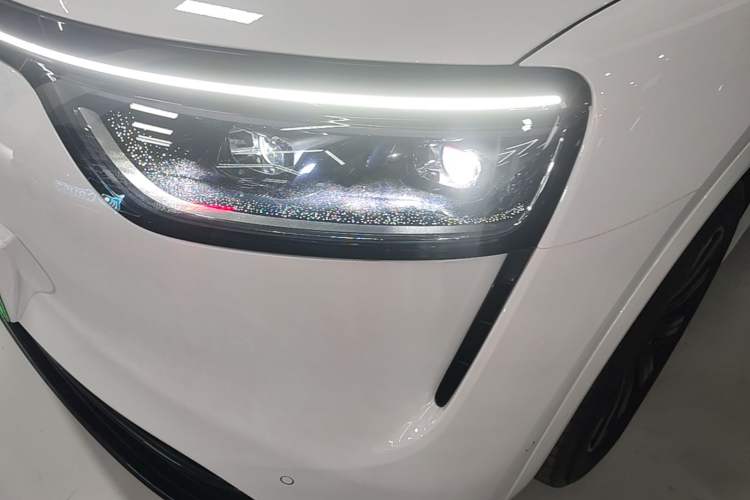 Used Hima AITO M8 2025 Extended-Range Max+ Version 53.4 kWh 6-Seater Edition Left Front Headlight