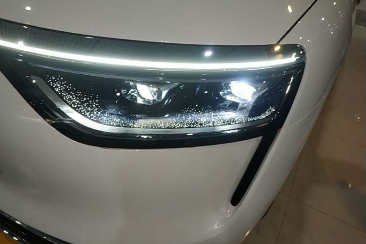 Used Hima AITO M8 2025 Extended-Range Max+ Version 53.4 kWh 6-Seater Edition Left Front Headlight