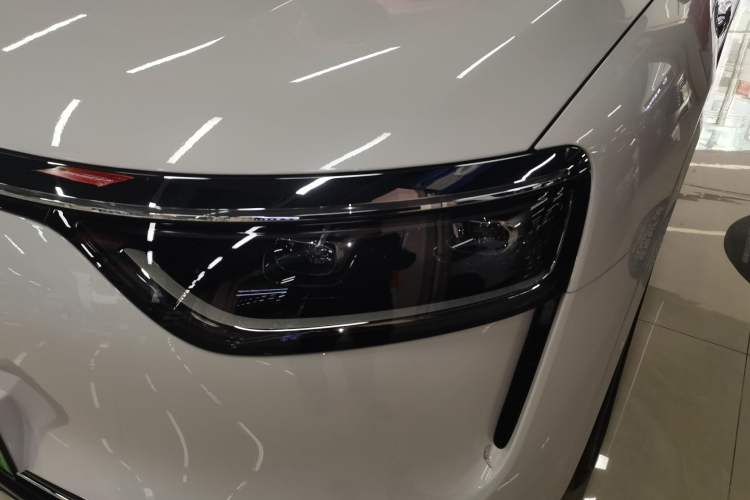 Used Hima AITO M8 2025 Extended-Range Max+ Version 53.4 kWh 6-Seater Edition Left Front Headlight