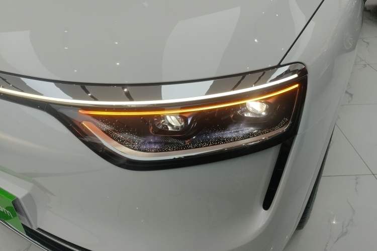 Used Hima AITO M8 2025 Extended-Range Max+ Version 53.4 kWh 5-Seater Edition Left Front Headlight