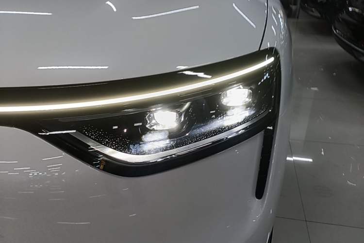 Used Hima AITO M8 2025 Extended-Range Max+ Version 53.4 kWh 6-Seater Edition Left Front Headlight