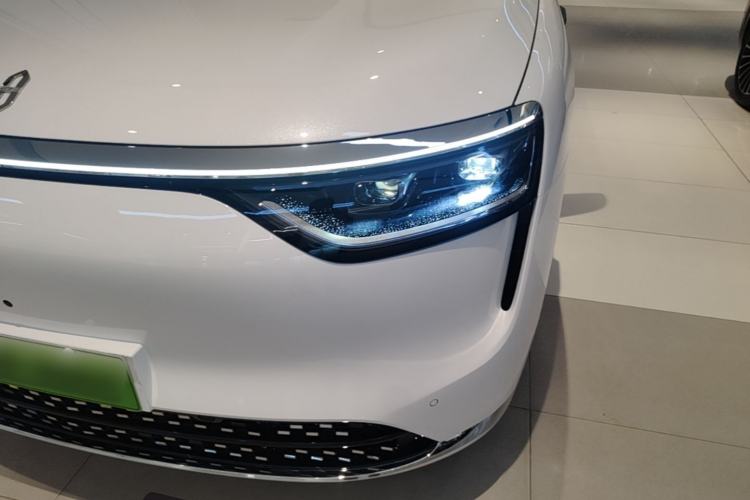 Used Hima AITO M8 2025 Extended-Range Ultra Version 53.4 kWh 6-Seater Edition Left Front Headlight