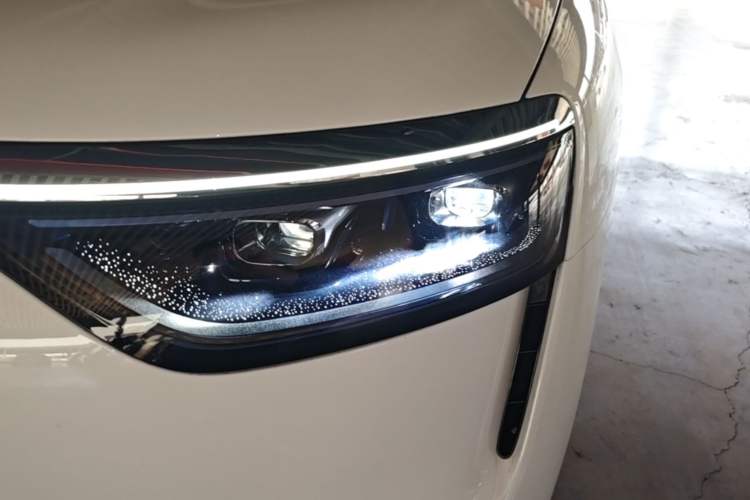 Used Hima AITO M8 2025 Extended-Range Ultra Version 53.4 kWh 6-Seater Edition Left Front Headlight