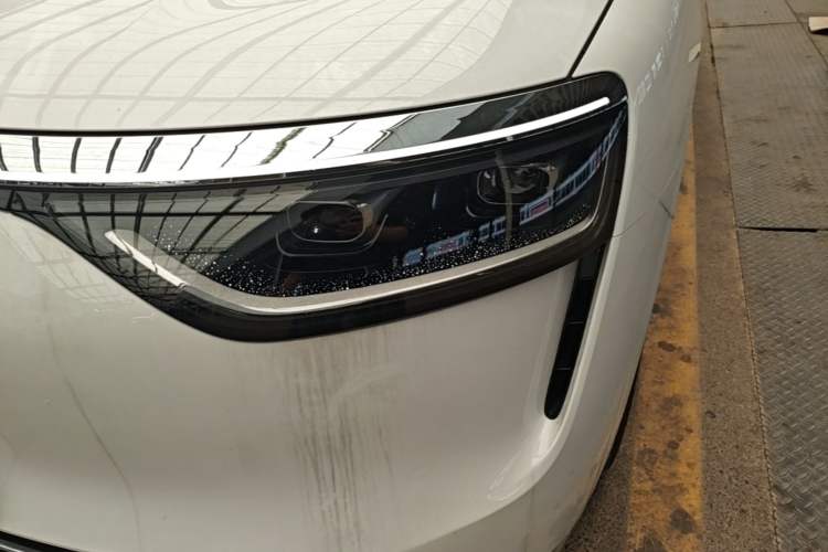 Used Hima AITO M8 2025 Extended-Range Ultra Version 53.4 kWh 6-Seater Edition Left Front Headlight