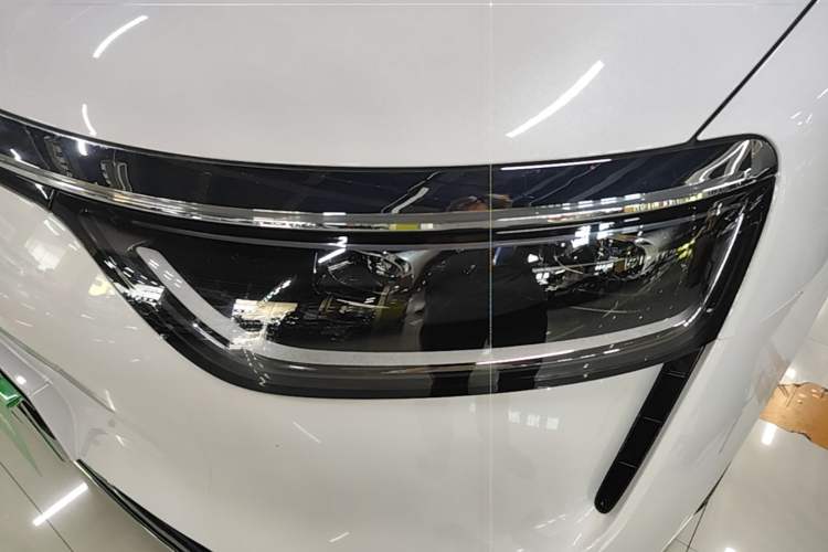Used Hima AITO M8 2025 Extended-Range Max Version 37 kWh 5-Seater Left Front Headlight