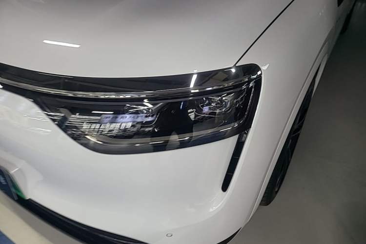 Used Hima AITO M8 2025 Extended-Range Max+ Version 53.4 kWh 5-Seater Edition Left Front Headlight