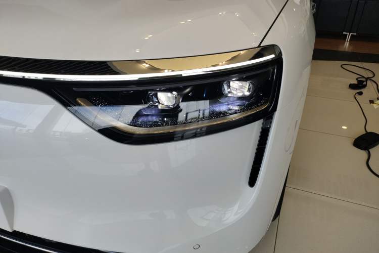 Used Hima AITO M8 2025 Extended-Range Max+ Version 53.4 kWh 6-Seater Edition Left Front Headlight