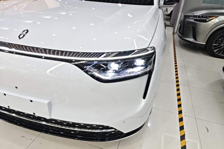 Used Hima AITO M8 2025 Extended-Range Max+ Version 53.4 kWh 5-Seater Edition Left Front Headlight