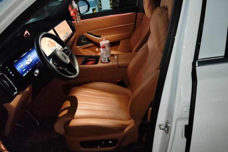Used Hima AITO M8 2025 Extended-Range Max+ Version 53.4 kWh 6-Seater Edition Left Front Seat