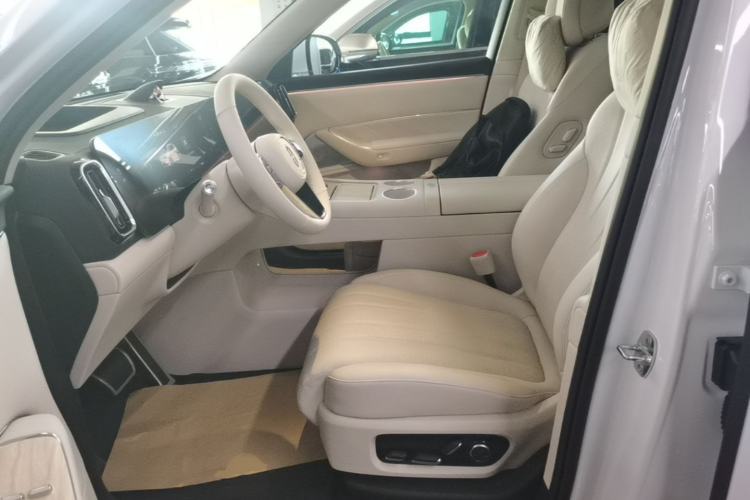 Used Hima AITO M8 2025 Extended-Range Max+ Version 53.4 kWh 5-Seater Edition Left Front Seat