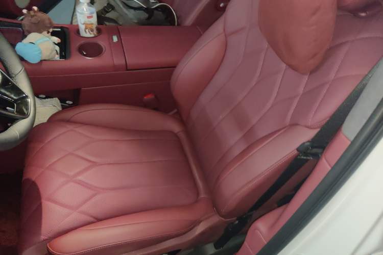 Used Hima AITO M8 2025 Extended-Range Ultra Version 53.4 kWh 6-Seater Edition Left Front Seat