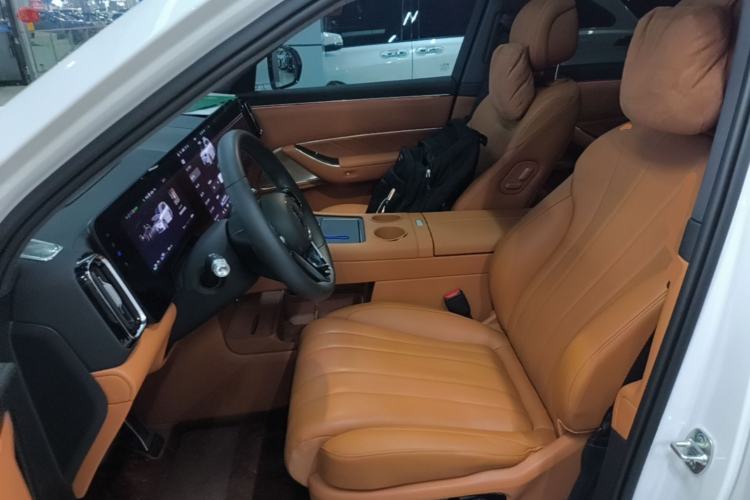 Used Hima AITO M8 2025 Extended-Range Max+ Version 53.4 kWh 6-Seater Edition Left Front Seat