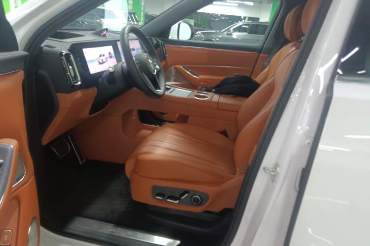 Used Hima AITO M8 2025 Extended-Range Ultra Version 53.4 kWh 5-Seater Edition Left Front Seat