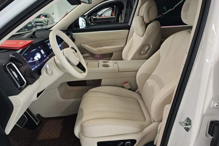 Used Hima AITO M8 2025 Extended-Range Max+ Version 53.4 kWh 6-Seater Edition Left Front Seat