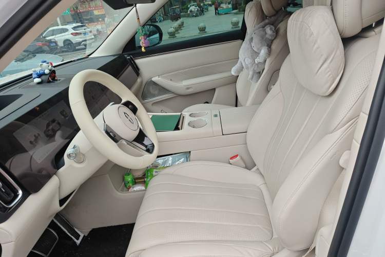 Used Hima AITO M8 2025 Extended-Range Max+ Version 53.4 kWh 6-Seater Edition Left Front Seat
