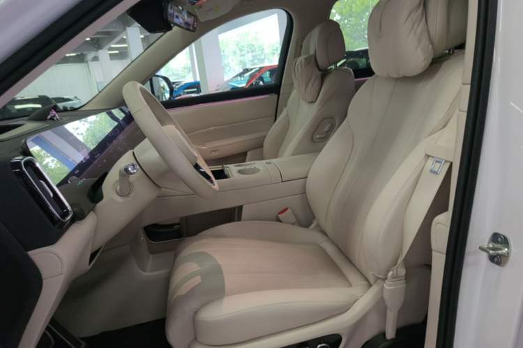 Used Hima AITO M8 2025 Model Pure Electric Max+ Five-Seat Long-Range Version Left Front Seat