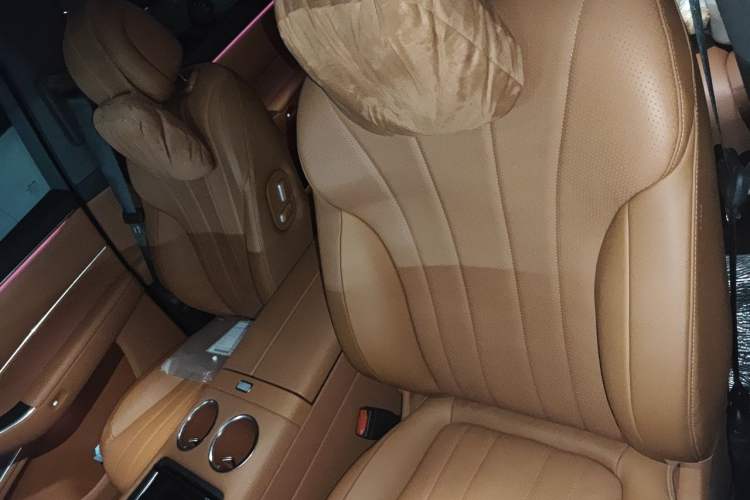 Used Hima AITO M8 2025 Extended-Range Max+ Version 53.4 kWh 5-Seater Edition Left Front Seat