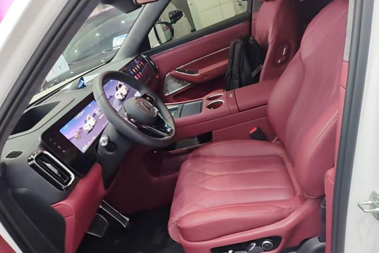 Used Hima AITO M8 2025 Extended-Range Max+ Version 53.4 kWh 5-Seater Edition Left Front Seat